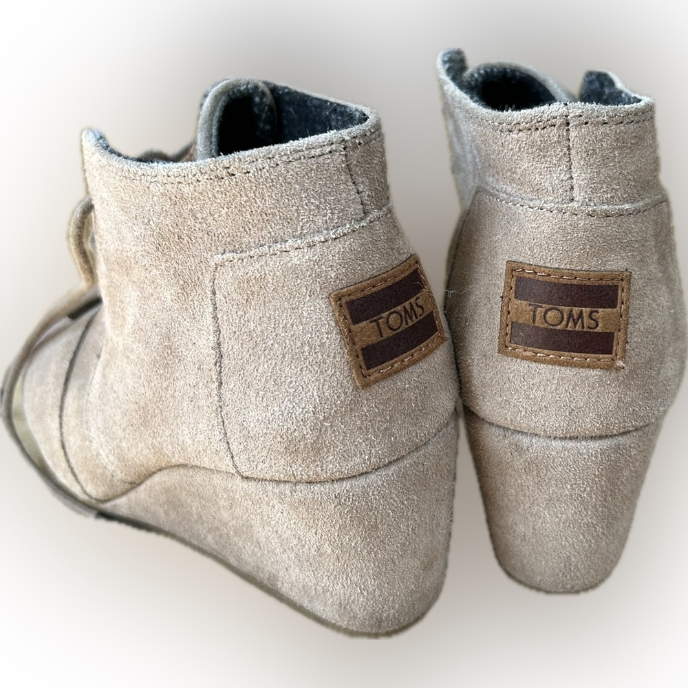 TOMS Suede Wedge Heel Ankle Boots - Beige - Size 6 Women’s